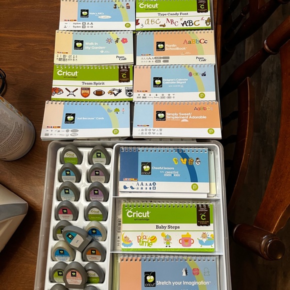 Originals Cricut Expressions and Activity Cartridges with keypads and books - Picture 14 of 16